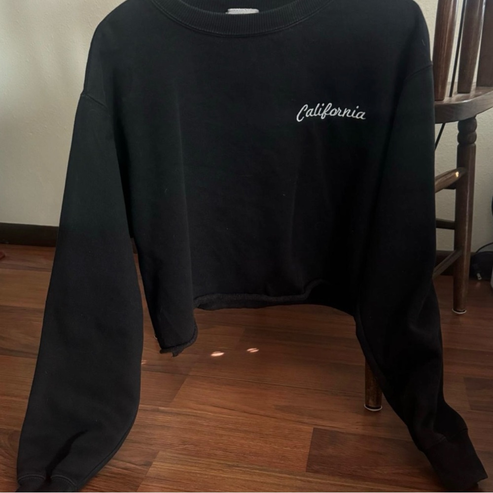 Black Cropped Sweatshirt